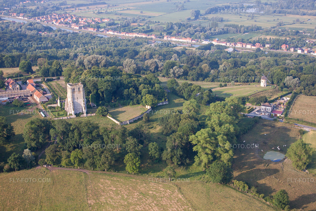 Aerial view: View of the town in Watten in the state North, France. – Photo: IMG_58902.jpg taken on 07/22/2013 by Werner Riehm/FLY-FOTO.com – Resolution of the original: 4752 x 3168 px