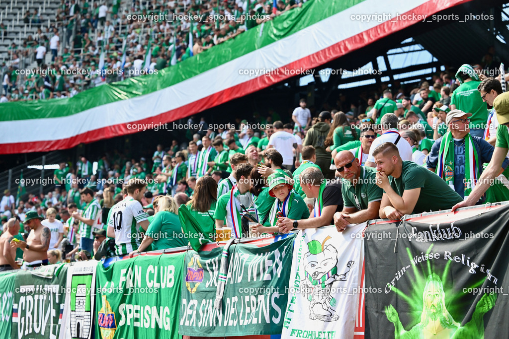 SK Puntigamer Sturm vs. SK Rapid Wien Siegerehrung, Impressionen | SK Rapid Wien Fans, SK Puntigamer Sturm vs. SK Rapid Wien Siegerehrung, Impressionen, SK Puntigamer Sturm vs. SK Rapid Wien Siegerehrung, Impressionen am 01.05.2024 in Klagenfurt (Wörthersee Stadion ), Austria, (Photo by Bernd Stefan)
