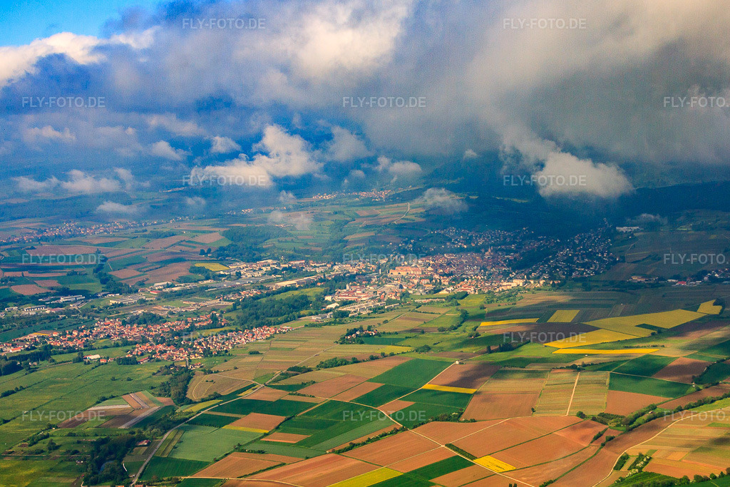 Luftbild: Ortsübersicht aus Norden unter Wolken in Wissembourg im Bundesland Bas-Rhin in Frankreich.Foto: IMG_57191.jpg vom 18.05.2013 durch Werner Riehm/FLY-FOTO.deAuflösung des Originals: 4607 x 3071 px