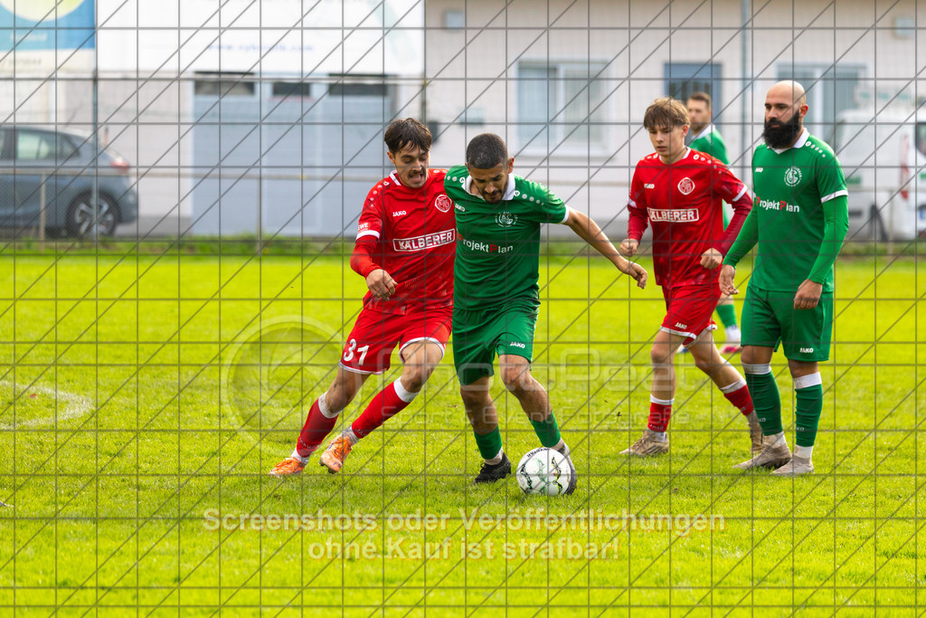 20261011_161608_0329_(c)_by_PhotoPeet | Samil Gün (KSG Eislingen #18) und Maximilian Gäbler (1.FC Donzdorf #31)KSG Eislingen (grün) vs. 1.FC Donzdorf (rot), Fußball, Bezirksliga - Bezirk Neckar/Fils, 07. Spieltag, Saison 2026/2027, Rasensportplatz, Albstraße 69, 73054 Eislingen, 11.10.2026 - 15:00 Uhr,Foto: PhotoPeet / Sport- &amp; Eventfotografie / Peter Harich