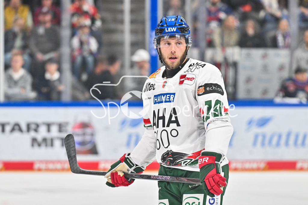 Nürnberg Ice Tigers - Augsburger Panther | im bild Riley DAMIANI (Augsburger Panther #19) / Einzelfoto / Freisteller / DEL: Nürnberg Ice Tigers - Augsburger Panther; PSD Bank Nürnberg ARENA am 12.09.2025