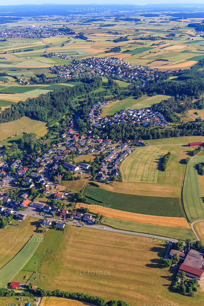 Luftbild: Dorfansicht von Süden im Ortsteil Stetten in Zimmern im Bundesland Baden-Württemberg in Deutschland. Foto: IMG_149280.jpg vom 29.06.2025 durch Werner Riehm/FLY-FOTO.de
