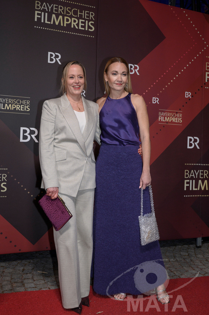 _DWI4895 | Silke Bodenbender und Lisa Maria Posthof  bei der Verleihung des 47. Bayerischen Filmpreises 2026  im Prinzregententheater. München, Deutschland. Der Bayerische Filmpreis wird seit 1979 von der Bayerischen Staatsregierung verliehen, um die Bedeutung des Kinofilms als Kulturgut herauszustellen - Realisiert mit Pictrs.com