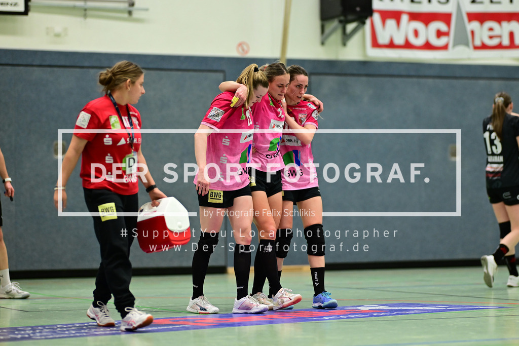Handball I Frauen I Saison 2024-2025 I 2. HBF I 16. Spieltag I HL Buchholz 08-Rosengarten - SV Union Halle-Neustadt I 072449 | Lea Gruber (19, SV Union Halle-Neustadt) muss verletzt vom Platz - Realized with Pictrs.com