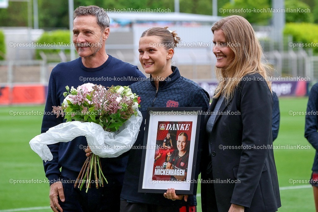 xsscx17052601068 | 17.05.2026, xsscx, Frauen Fussball, Bayer 04 Leverkusen - Werder Bremen, 1. Fussball Bundesliga, 26. Spieltag, Ulrich-Haberland-Stadion, Saison 2025 2026: Julia Mickenhagen (Bayer Leverkusen #18) wird geehrt DFB regulations prohibit any use of photographs as image sequences and or quasi-video. Photo: xSandraxScherningxPressefotoKochx