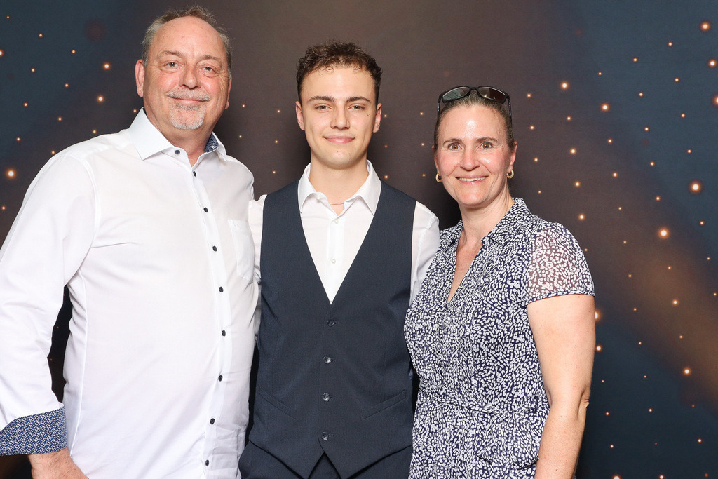 ZD260628112736-31 | Fotoshop von zweidimensional Fotografie. Ihr Fotograf im Aargau. Abzüge von Ihrem Fotobox Event bestellen.Abzüge von Ihrem Hochzeit bestellen.Abzüge von Ihrem Schulfotograf bestellen.
