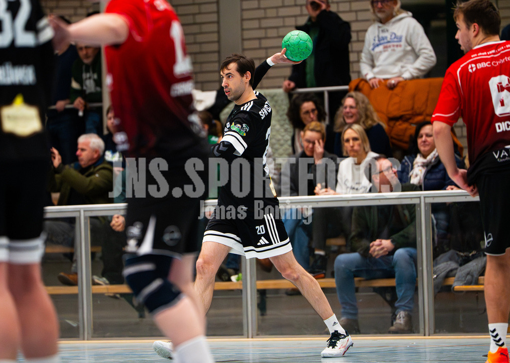 Handball I Herren I Saison 2025-2026 I Verbandsliga West I 13. Runde I SFN Vechta - HSG Varel II I 7459 | Denis Naumenco (20, SFN Vechta) - Realisiert mit Pictrs.com