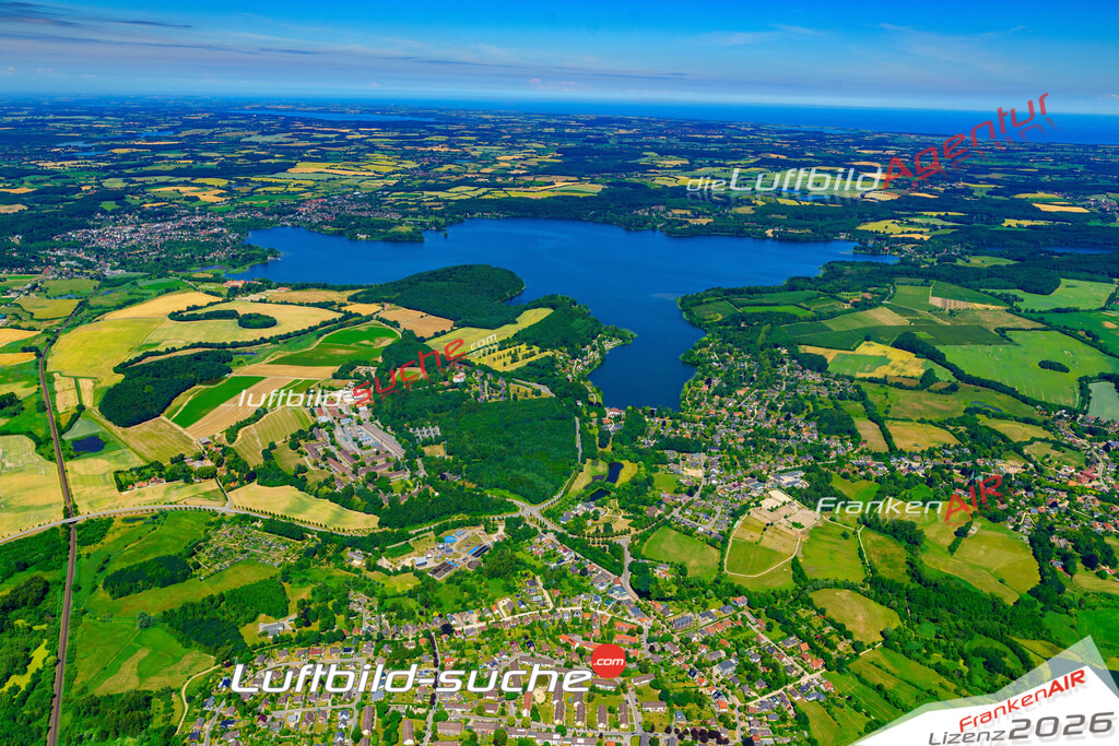 Die Luftbildaufnahme Kellersee - Eutin wurde 2018 mittels Flugzeug (keine Drohne) erstellt. Perfekte Schärfe und Druck- Auflösung- Garantiert!