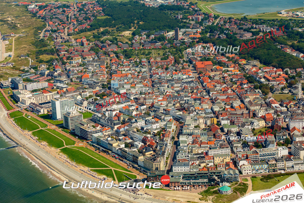 Friedrichstrasse Norderney Bild- Das Luftbild wurde 2025 vom UL-Flugzeug heraus erstellt ( keine Drohne bzw. Drohnenaufnahme ) - Hochauflösende Luftaufnahme -Nicht vergleichbar mit Google Maps oder Satelittenbilder- Die Geschenkidee !Mit Lizenz und Bildrechte bestellbar - CC