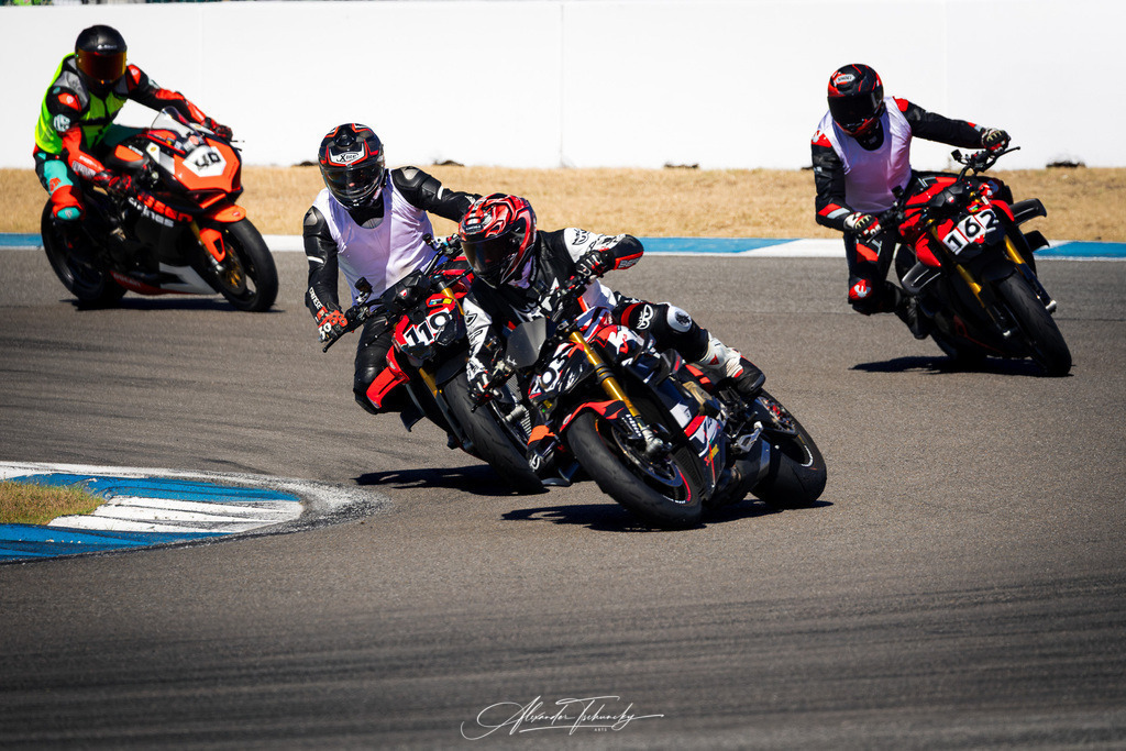 Ducati Trackday Hockenheimring 2026 | Entdecken Sie die faszinierende Welt von Alexander Tschuncky Arts: Kreative Fotografie, atemberaubende Automobilkunst und hochwertiger Bilderdruck. Lassen Sie sich inspirieren! - Realisiert mit Pictrs.com