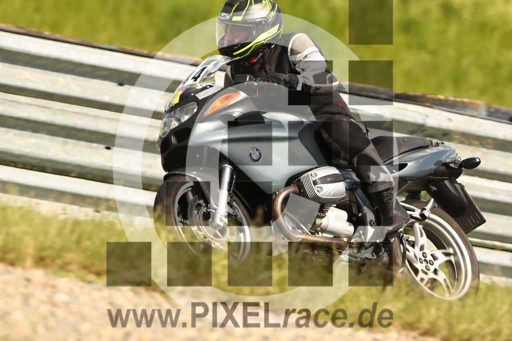 0144-20260601_05128 | Schöne Erinnerungen an spannende Momente - das festzuhalten ist unser Job. PIXELrace.de ist seit 2003 auf den Rennstrecken Europas unterwegs um die Action draußen beim Fahren und die wunderbare Stimmung imm Fahrerlager für euch einzufangen.