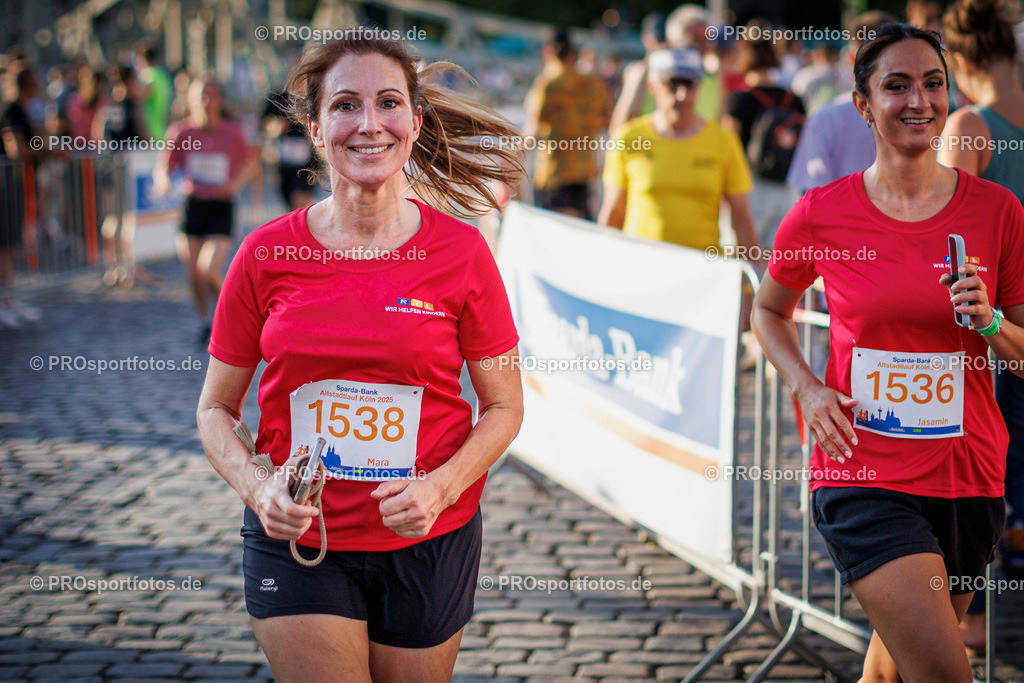 Sparda-Bank Altstadtlauf Köln; Köln, 15.08.2025 | Mara Bergmann beim Sparda-Bank Altstadtlauf Köln am 15.08.2025 in Köln (Nordrhein-Westfalen). 