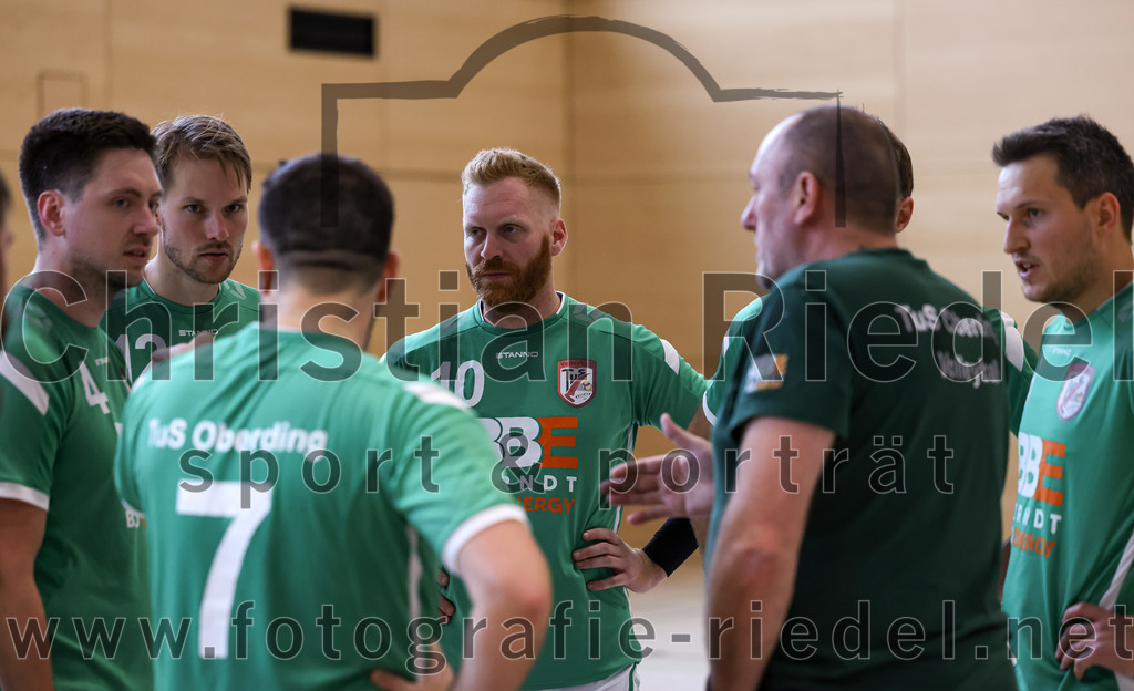 2022-11-12_076_TuS_Oberding_gegen_SC_Freising_II | Oberding, Deutschland, 12.11.2022:
Volleyball, Bezirksliga Ost 2022 / 2023, 7. Spieltag, TuS Oberding gegen MTV Pfaffenhofen II, Endergebnis: 3:2

Peter Koch (TuS Oberding, #4), Carl Baucks (TuS Oberding, #12), Christian Sieracki (TuS Oberding, #7), Benedikt Lösch (TuS Oberding, #10)

Foto: Christian Riedel / fotografie-riedel.net