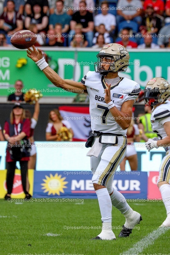 xSSC27072501022 | 27.07.2025, xsscx, American Footballl, Rhein Fire - Berlin Thunder, EFL, Schauinsland-Reisen-Arena, Saison 2025: Quarterback Jakeb Sullivan (7) von Berlin Thunder