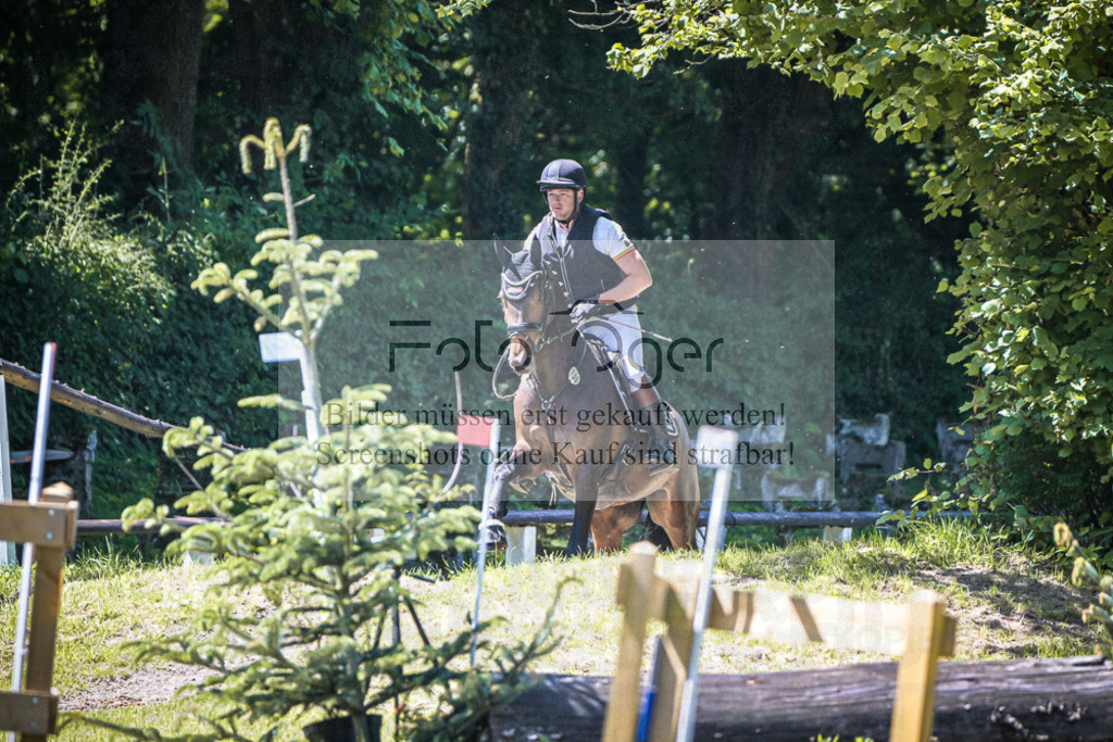 DOS_0476 | Entdecke hochwertige Reitturnierfotos von Foto Oger. Professionell, emotional und authentisch – jetzt Lieblingsmomente im Shop bestellen.Deutschlandweite Turnierfotografie. - Realisiert mit Pictrs.com