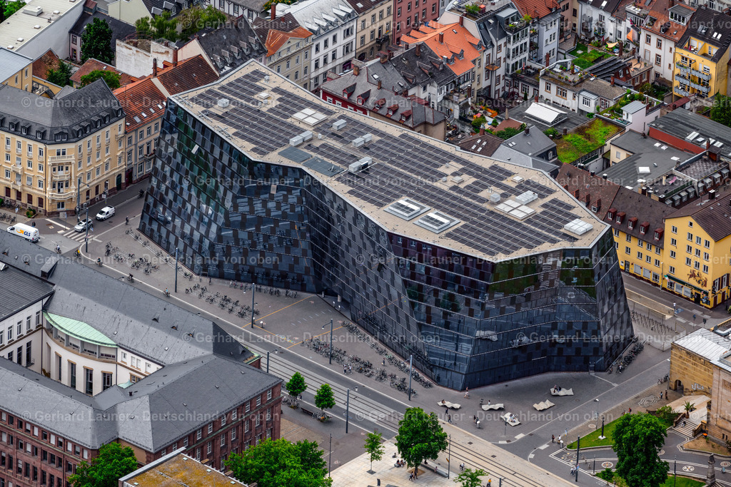 4032819 | FREIBURG IM BREISGAU 30.06.2020 Bibliotheks- Gebäude der Universitätsbibliothek Freiburg am Platz der Universität in Freiburg im Breisgau im Bundesland Baden-Württemberg, Deutschland. Weiterführende Informationen bei: Degelo Architekten BSASIA AG,  EGS-plan Ingenieurgesellschaft für Energie-, Gebäude- und Solartechnik mbH,  Landesbetrieb Vermögen und Bau Baden-Württemberg. // Library Building of Universitaetsbibliothek Freiburg on Platz of Universitaet in Freiburg im Breisgau in the state Baden-Wuerttemberg, Germany. Further information at: Degelo Architekten BSASIA AG,  EGS-plan Ingenieurgesellschaft fuer Energie-, Gebaeude- und Solartechnik mbH,  Landesbetrieb Vermoegen und Bau Baden-Wuerttemberg. Foto: Gerhard Launer