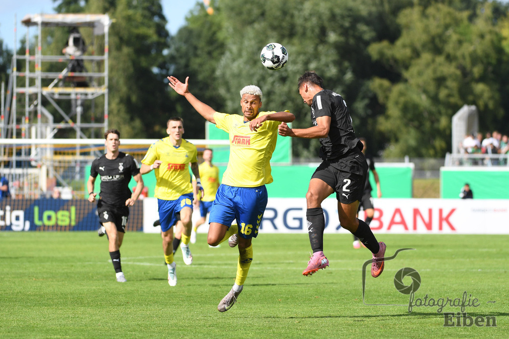 SV Atlas-Delmenhorst-Borussia Mönchengladbach | DFB-Pokal 1. Runde;SV Atlas Delmenhorst (gelb)-Borussia Mönchengladbach (schwarz) am 17.08.2025 in Oldenburg (Marschweg-Stadion), Photo: Philip Eiben 2025 - Realisiert mit Pictrs.com