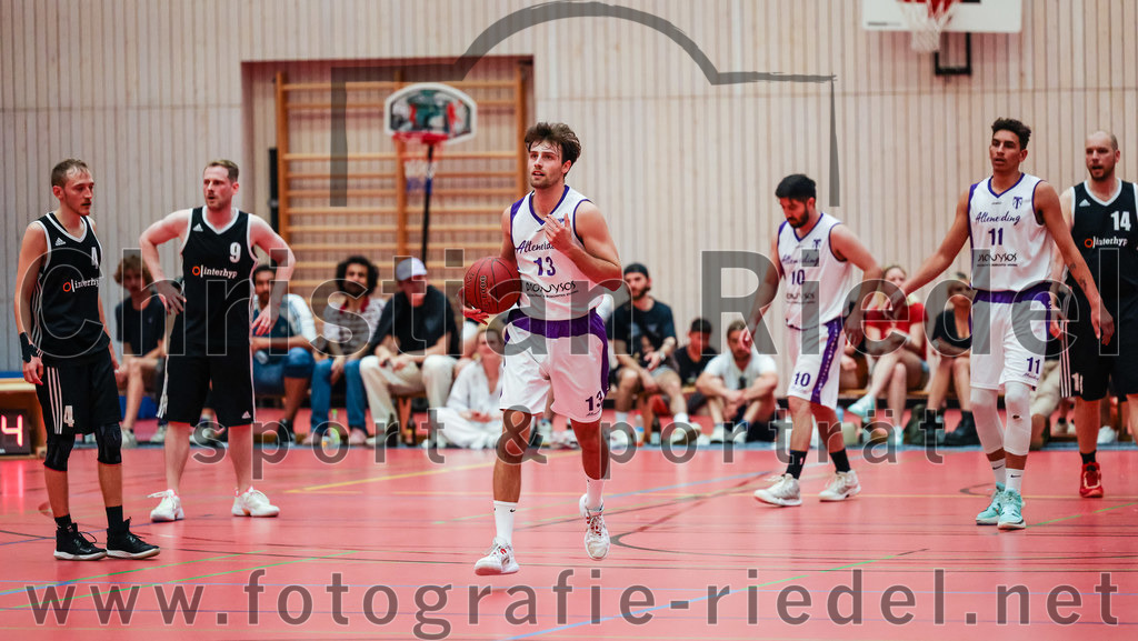 2022-05-15_110_SpVgg_Altenerding_gegen_TSV_Muenchen-Forstenried | Erding, Deutschland, 15.05.2022:
Basketball, Bezirksliga 2021 / 2022, Play-Offs, SpVgg Altenerding gegen TSV München-Forstenried, Endergebnis: 55:57

Philipp Wißmeier (TSV München-Forstenried, #4), Jonathan David Schmidt (TSV München-Forstenried, #9), Jonah Timothy Richardson (SpVgg Altenerding, #13), Abdul Azim Amani (SpVgg Altenerding, #10), Luis Winkler (SpVgg Altenerding, #11)

Foto: Christian Riedel / fotografie-riedel.net