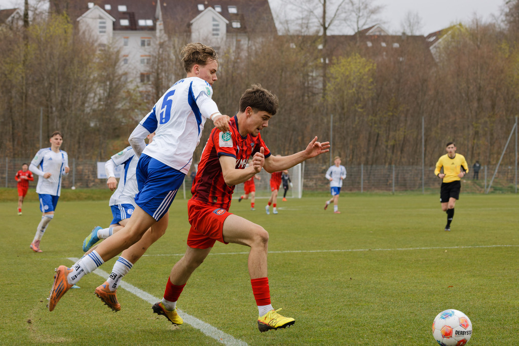 20260412-FCHS04_131 | 1.FC Heidenheim 1846 vs. FC Schalke 04, Fußball, U19, A-Junioren, NWL, U19-DFB-Nachwusliga, 2025/2026, 8. Spieltag, 12.04.2026 in Heidenheim, Walter-Birkhold-Jugendstadion (Foto: Michael Bulling) - Realisiert mit Pictrs.com