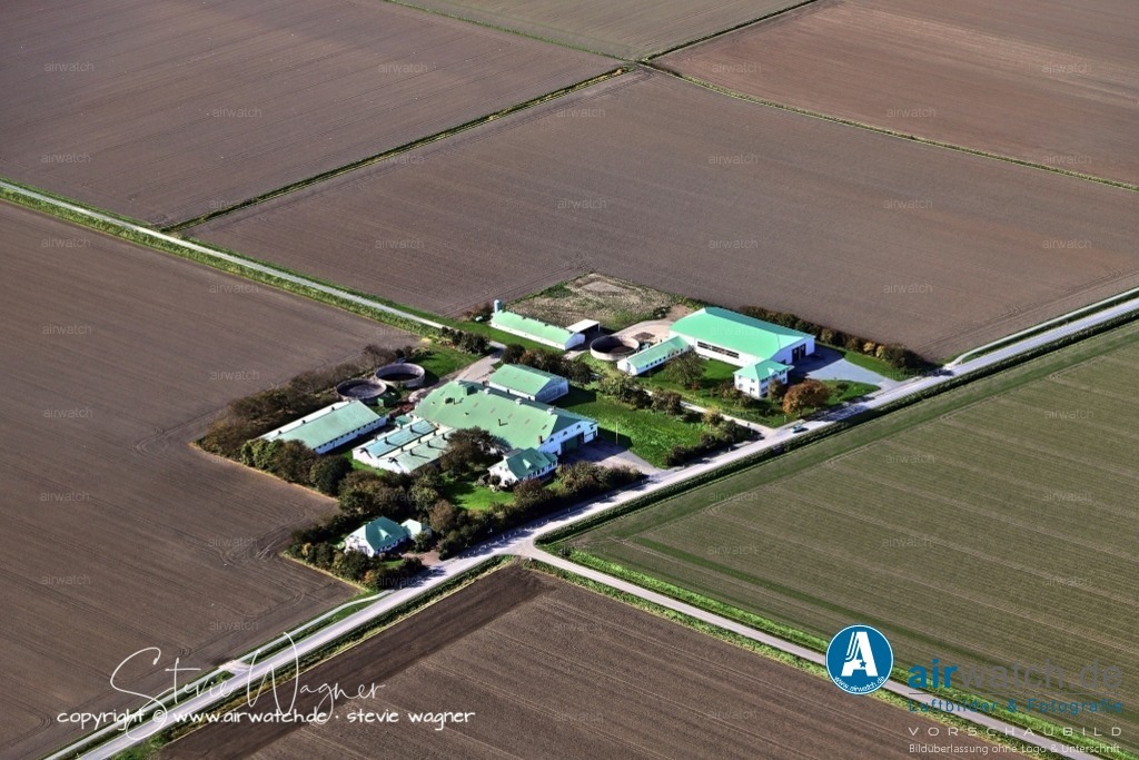 Luftbilder-Nordfriesland--Husum-Reussenköge-Kuestenlinie-Landgewinnung-airwatch-wagner-IMG_1936 | Entdecken Sie atemberaubende Luftbilder und Fotografien auf airwatch.de - Tauchen Sie ein in eine Welt voller faszinierender Aufnahmen aus der Vogelperspektive.