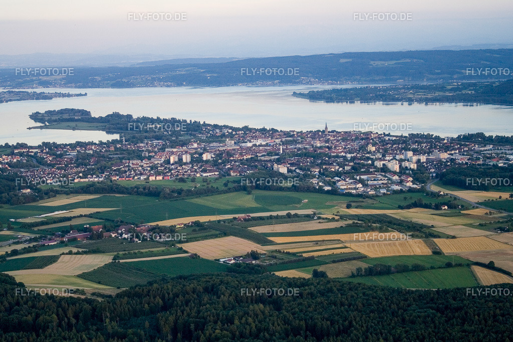 Radolfzell | Luftbild: Radolfzell in Radolfzell am Bodensee im Bundesland Baden-Württemberg in Deutschland. Foto: IMG_11436.jpg vom 04.07.2008 durch Werner Riehm/FLY-FOTO.de - Realisiert mit Pictrs.com