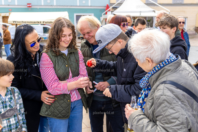 Eierpecken am Hauptplatz | Bildershop von pixelworld.at - Realisiert mit Pictrs.com