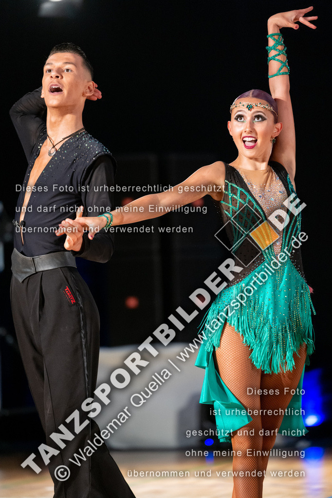 20250503-10413 | Hier finden Sie Tanz Bilder vom Latein und Standard Formationen tanzen. Sportbilder vom Tanzsport. Schöne Fotos und von Weltmeisterschaft, Europameisterschaft, Bundesliga, Regionalliga, Oberliga und Landesliga sowie von GOC Stuttgart, DanceComp, WM Bremen