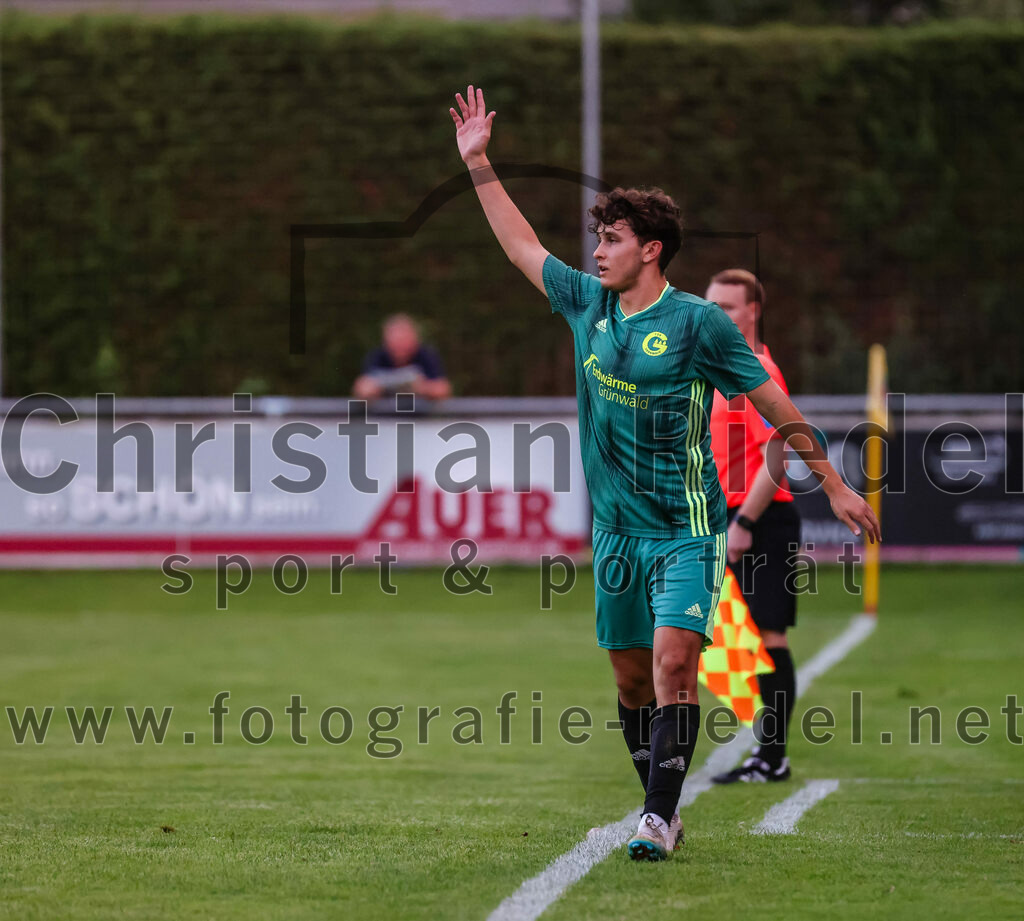 2023-09-01_034_FC_Schwaig_gegen_TSV_Gruenwald | Oberding, Deutschland, 01.09.2023:
Fußball, Landesliga Südost 2023 / 2024, 9. Spieltag, FC Schwaig gegen TSV Grünwald, Endergebnis: 3:1

Fabian Traub (TSV Grünwald, #17)

Foto: Christian Riedel / fotografie-riedel.net