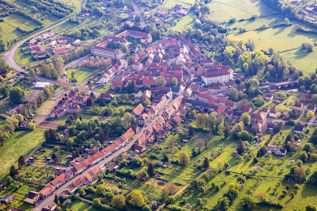 Aerial view: View of the town in Fénétrange in the state Moselle, France.Photo: IMG_140605.jpg taken on 05/01/2024 by Werner Riehm/FLY-FOTO.comResolution of the original: 5355 x 3570 px