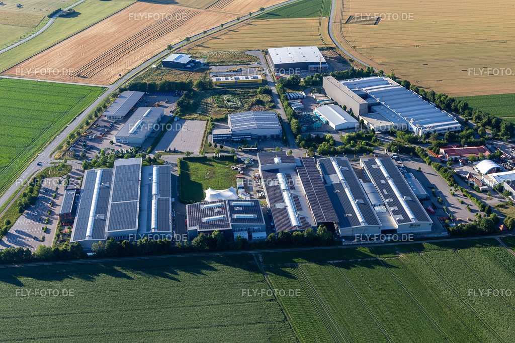 Sturm Maschinen- & Anlagenbau GmbH https://www.sturm-gruppe.com/ | Luftbild: Sturm Maschinen- & Anlagenbau GmbH https://www.sturm-gruppe.com/ im Ortsteil Piering in Salching im Bundesland Bayern in Deutschland. Foto: IMG_133181.jpg vom 03.07.2022 durch ©2025 Werner Riehm fly-foto.de/copyright - Realisiert mit Pictrs.com