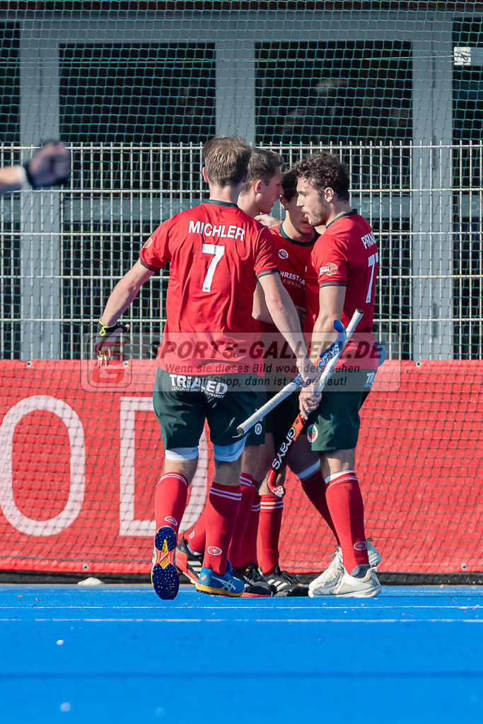 HK_20231007_105244 | 1.Bundesliga Herren Crefelder HTC - Uhlenhorst Mülheim am 7.10.2023 CHTC, Krefeld , Linus Michler ( Crefelder HTC #7 ) , Masi Pfandt ( Crefelder HTC #77 ) Torschütze Bachmann Lucas Maximilian ( Crefelder HTC #15 )