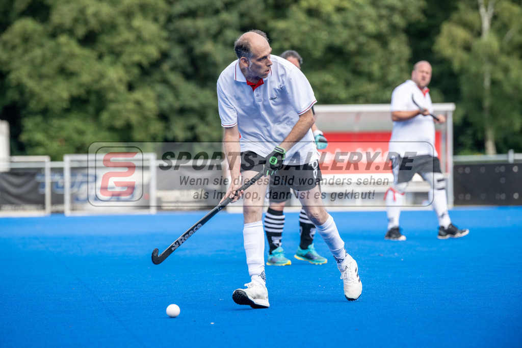 SFE_20240817_0151 | Krefeld, Deutschland, 17.08.2024:  European Cup for Recreational Hockey Players im KTHC Stadion Rot-Weiss Köln Tennis and Hockey Club am 17.08.2024 in Krefeld, Deutschland. (Foto von Stephan Fehrmann)Krefeld, Germany, 17.08.2024: European Cup for Recreational Hockey Players in KTHC Stadion Rot-Weiss Köln Tennis and Hockey Club at 17.08.2024 in Krefeld, Deutschland. (Foto from Stephan Fehrmann)