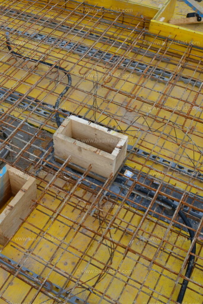 bib-lg17-elektroinstallation-0026 | Nach LV-Leistungsgruppen sortierte Detailfotos über den Bau eines Hauses. Alle Hausbau-Bilder direkt vom Urheber und Autor der Website Haus-Selber-Bauen.com