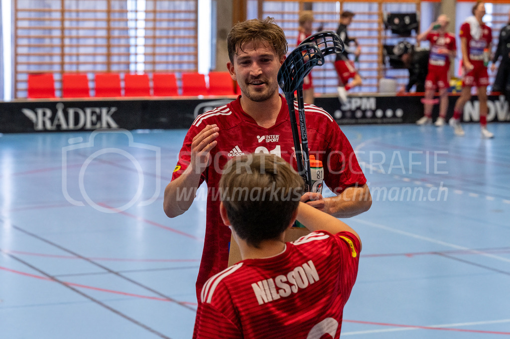 Strängnäs IBK vs Höllvikens IBF - 30. September 2023 | Strängnäs IBK vs Höllvikens IBF
Thomas Arena, Strängnäs
Best Player Tim Aeschmann (#81 Strängnäs IBK).
Bild: Sportfotografie Markus Aeschimann | www.markus-aeschimann.ch - Realisiert mit Pictrs.com