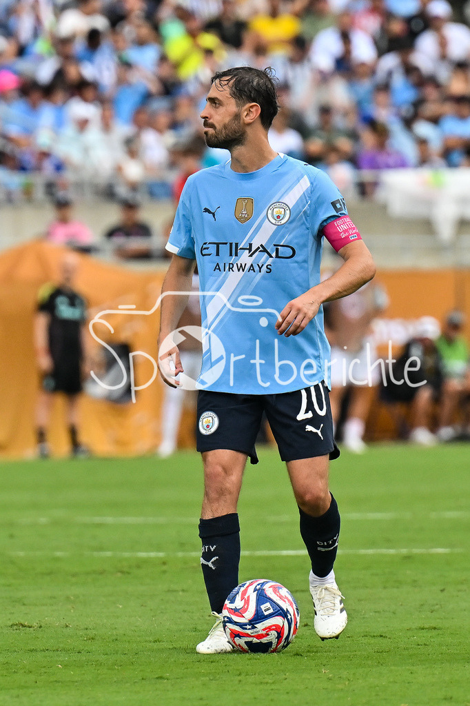 Juventus Turin - Manchester City | am BAll Bernardo SILVA (Manchester City 20) / Einzelfoto / Freisteller / FIFA Club World Cup: Juventus Turin - Manchester City, Camping World Stadium am 26.06.2025 / NOT FOR SALE IN USA