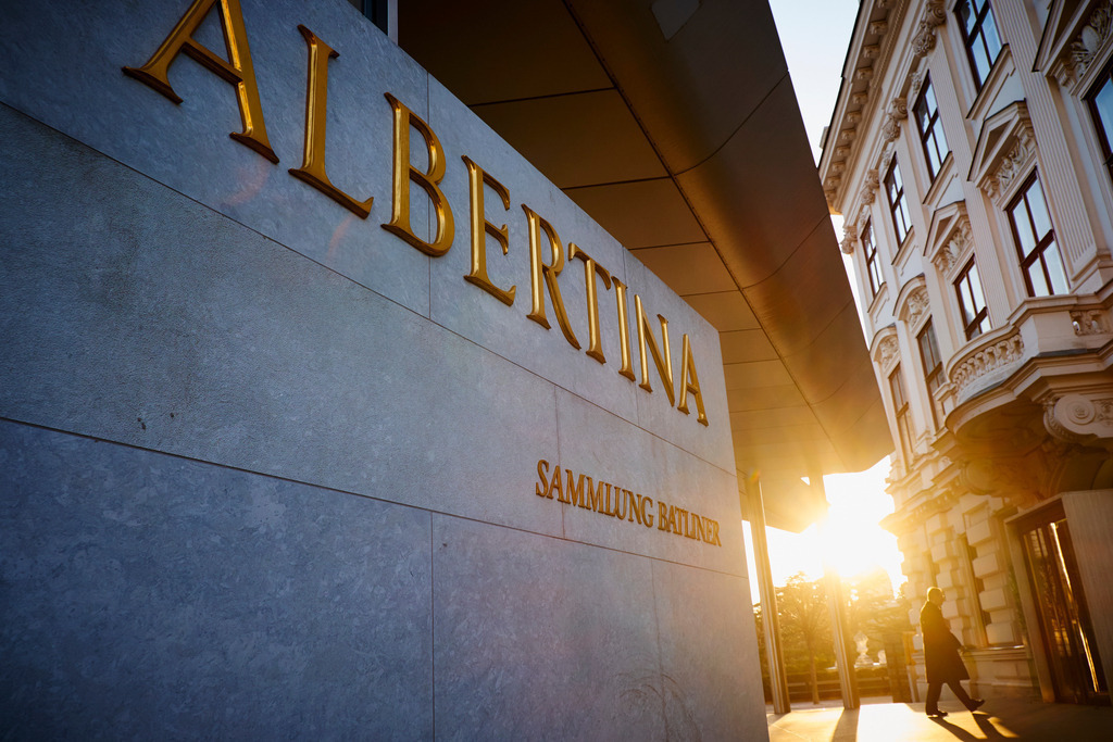 Museum Albertina im Abendlicht | Wien, Austria - March 16, 2015: Museum Albertina im Abendlicht. - Realisiert mit Pictrs.com