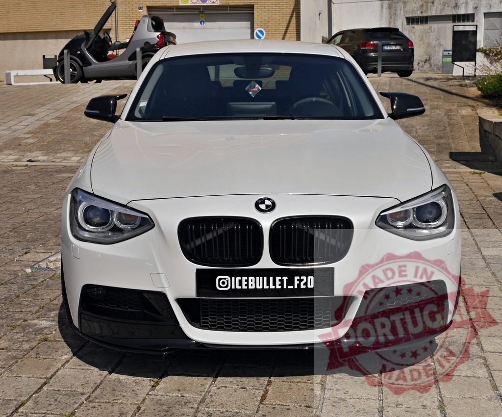 White BMW 1 series F20 luxury car parked outdoors | White BMW 1 series F20 parked on an urban street with black grille - Realisiert mit Pictrs.com