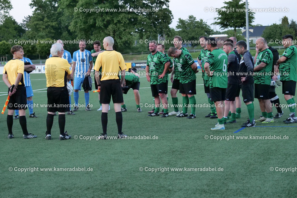 Fußball Kreispokal 25/26 Ü 32 : Spiel um Platz 3 : SV 08/29 Friedrichsfeld - SV Ringenberg AH  2 : 1 | Fußball Kreispokal 25/26 Ü 32 : Spiel um Platz 3 : SV 08/29 Friedrichsfeld - SV Ringenberg AH  2 : 1Spielort : Voerde Friedrichsfeld - Realisiert mit Pictrs.com