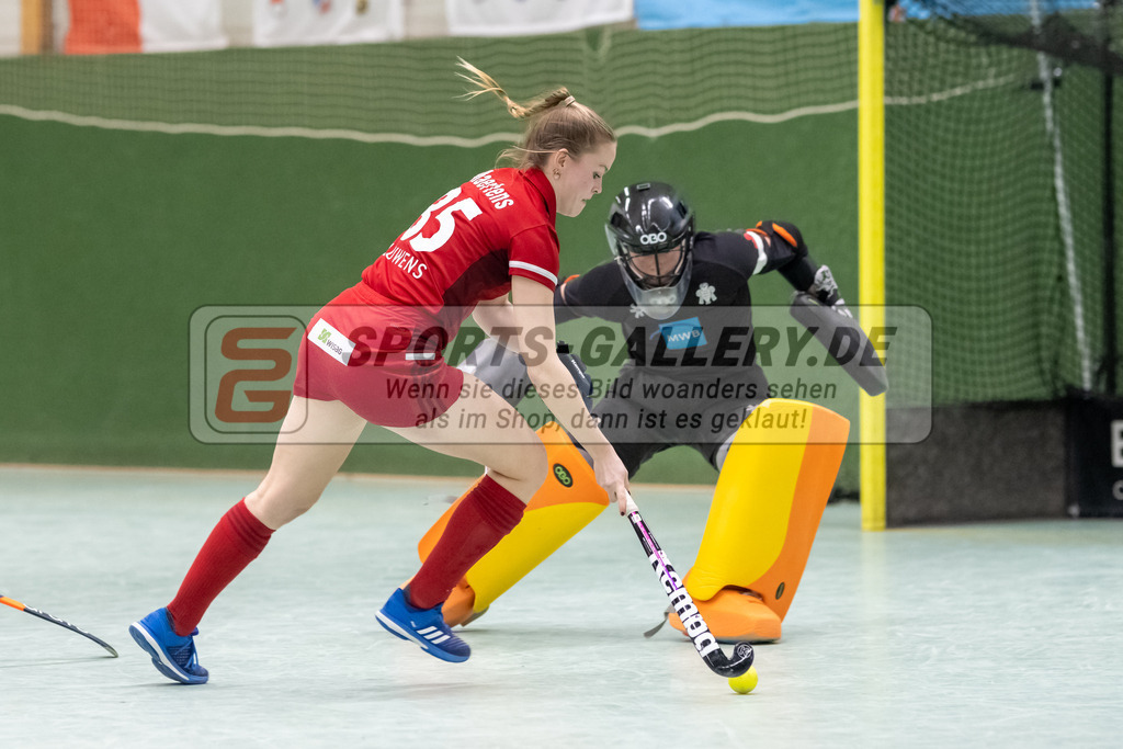 SFE_20230114_0135 | 1. Bundesliga Hockey Damen Rot-Weiss Köln - Uhlenhorst Mülheim am 14.01.2023 in Köln (KTHC Stadion Rot-Weiss Köln Tennis and Hockey Club), Photo: Stephan Fehrmann 2022 (Sports-Gallery),Pia Maertens ( Rot-Weiss Köln #35 )