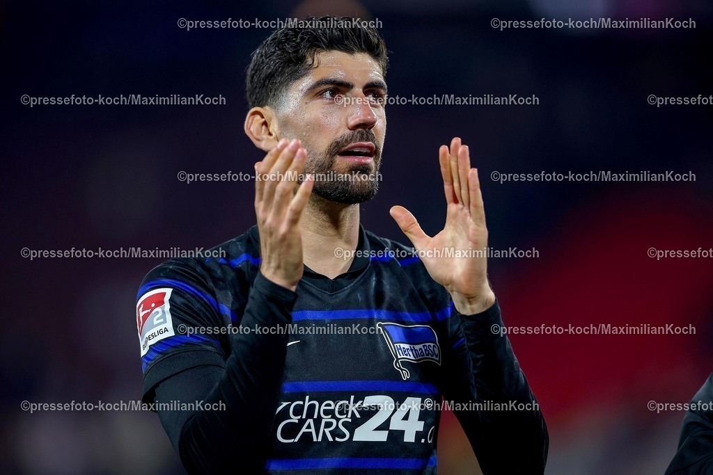 1FC05042502249 | 05.04.2025, Fußball, 1. FC Köln - Hertha BSC, 2.. Fußball Bundesliga, 28. Spieltag, RheinEnergie-STADION, Saison 2024 2025: Freude nach dem Sieg. Smail Prevljak (Hertha BSC #09) DFB regulations prohibit any use of photographs as image sequences and or quasi-video.