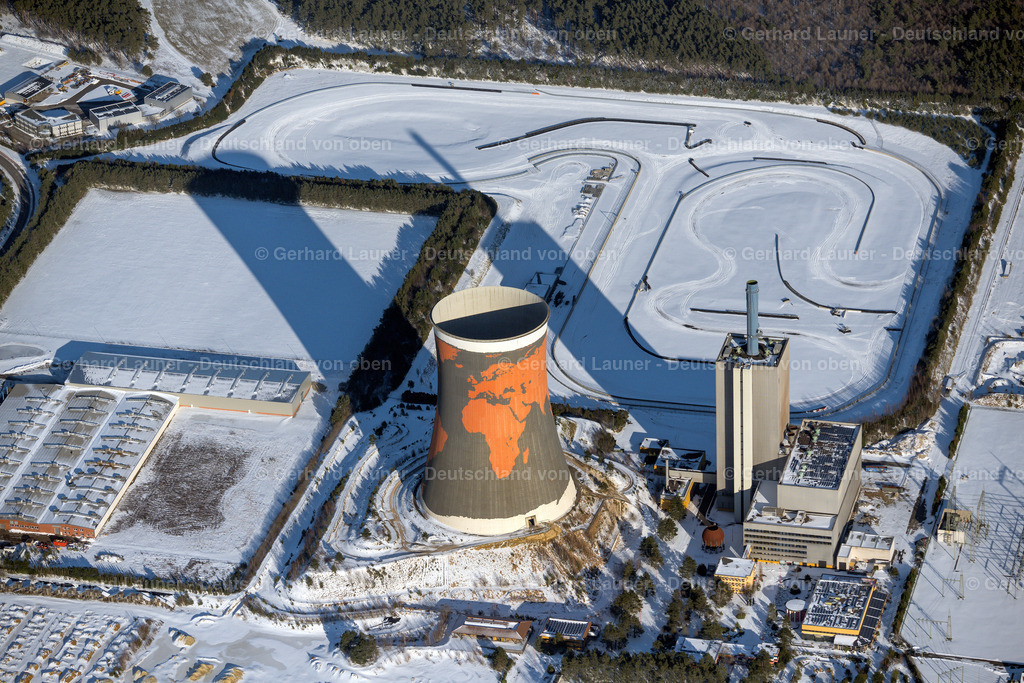 4043996 | MEPPEN 13.02.2021 Winterlich schneebedeckte Blick aud den Kühlturm auf dem Gelände des ehemaligen Kraftwerk Meppen-Hüntel in Niedersachsen. Weiterführende Informationen bei: Funpark Meppen B.V.. // Wintry snowy cooling tower on the site of the former power station Meppen-Huentel in Lower Saxony. Further information at: Funpark Meppen B.V.. Foto: Gerhard Launer