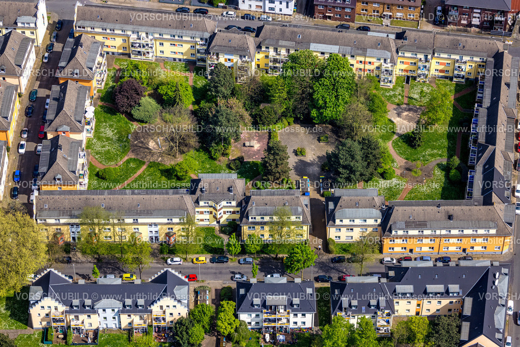 Oberhausen240401178 | Luftbild, Wohnsiedlung Wohnblock zwischen Eichstraße und Hahnenstraße mit grünem Innenhof, Schlad, Oberhausen, Ruhrgebiet, Nordrhein-Westfalen, Deutschland