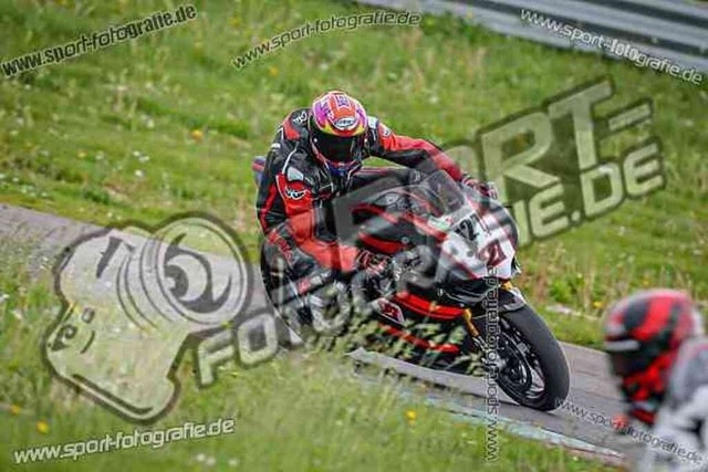 pubi7251 | Professionelle Fotos von Sportveranstaltungen, aber auch Hochzeiten und anderen Events. - Realisiert mit Pictrs.com