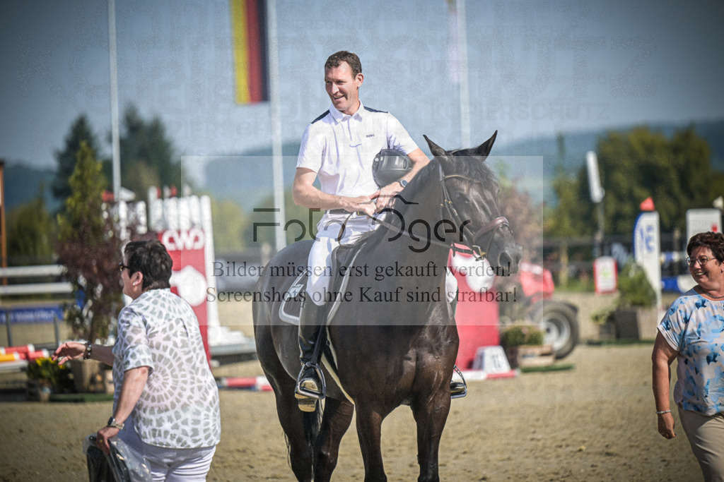 DOS_0077 | Entdecke hochwertige Reitturnierfotos von Foto Oger. Professionell, emotional und authentisch – jetzt Lieblingsmomente im Shop bestellen.Deutschlandweite Turnierfotografie. - Realisiert mit Pictrs.com