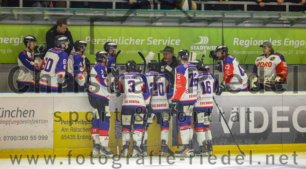 2023-11-03_097_TSV_Erding_gegen_ESC_Dorfen | Erding, Deutschland, 03.11.2023:
Eishockey, Bayernliga Vorrunde 2023 / 2024, 6. Spieltag, TSV Erding gegen ESC Dorfen, Endergebnis: 11:3

Alexander Spielvogel (ESC Dorfen, #60), Josef Folger (ESC Dorfen, #13), Felix Wiedenhofen (ESC Dorfen, #3), Thomas Rott (ESC Dorfen, #20), Erik Walter (ESC Dorfen, #72), Sandro Schröpfer (ESC Dorfen, #16), Michal Popelka (ESC Dorfen, #63), Torwart Andreas Marek (ESC Dorfen, #30)

Foto: Christian Riedel / fotografie-riedel.net