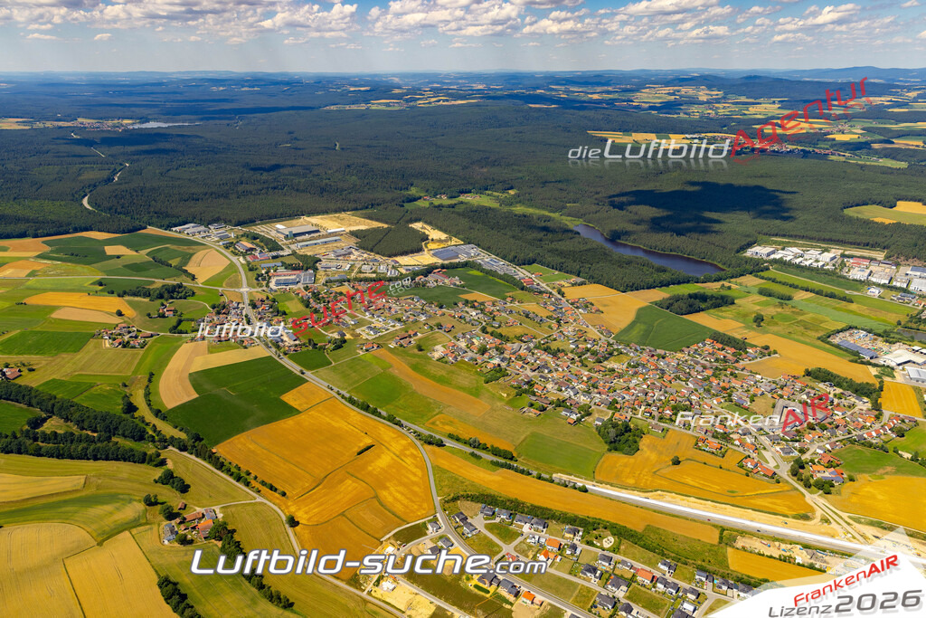 Die Luftaufnahme mitterkreith - Roding wurde 2022 vom Flugzeug aus (keine Drohne) erstellt. Hohe Auflösung -für große Poster und Wandbilder geeignet - Garantiert!
