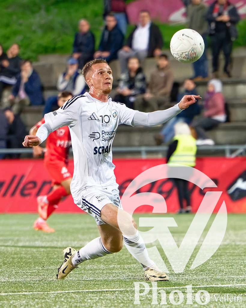 Challenge League - Etoile Carouge FC v FC Vaduz | Florian Hysenaj (14 Etoile Carouge FC) in action during the Challenge League game between Etoile Carouge FC and FC Vaduz at Stade de la Fontenette in Carouge, Switzerland