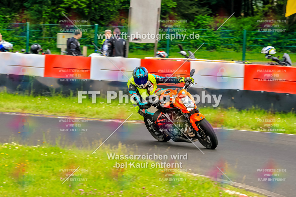 VBK-7516 | Hier findet Ihr Bilder von Touristenfahrten auf der Nürburgring Nordschleife oder von anderen Veranstaltungen die ich besucht habe. Viel Spass beim Durch Schauen 
