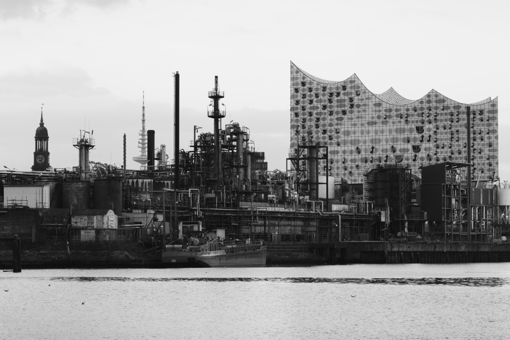 Alternativer Blick auf die Elbphilharmonie 01 | Durch die Stadt gehen, als wohnte man woanders. Fotografie, subjektiver Urbanismus und aktiver Müßiggang. - Realisiert mit Pictrs.com