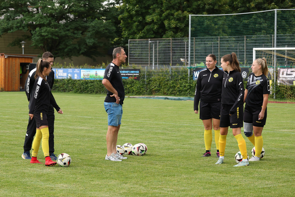 Fußball I FRAUEN I Saison 2025-2026 I Freundschaftsspiel I SGM Ebnat-Waldhausen - 1FC Heidenheim 1846 2 I_250823_1303 | Fotopresso – Sportfotografie in Heidenheim & Umgebung. Professionelle Sportfotografie für unvergessliche Momente. Dynamische Action-Shots, emotionale Szenen & hochwertige Bilder. - Realisiert mit Pictrs.com